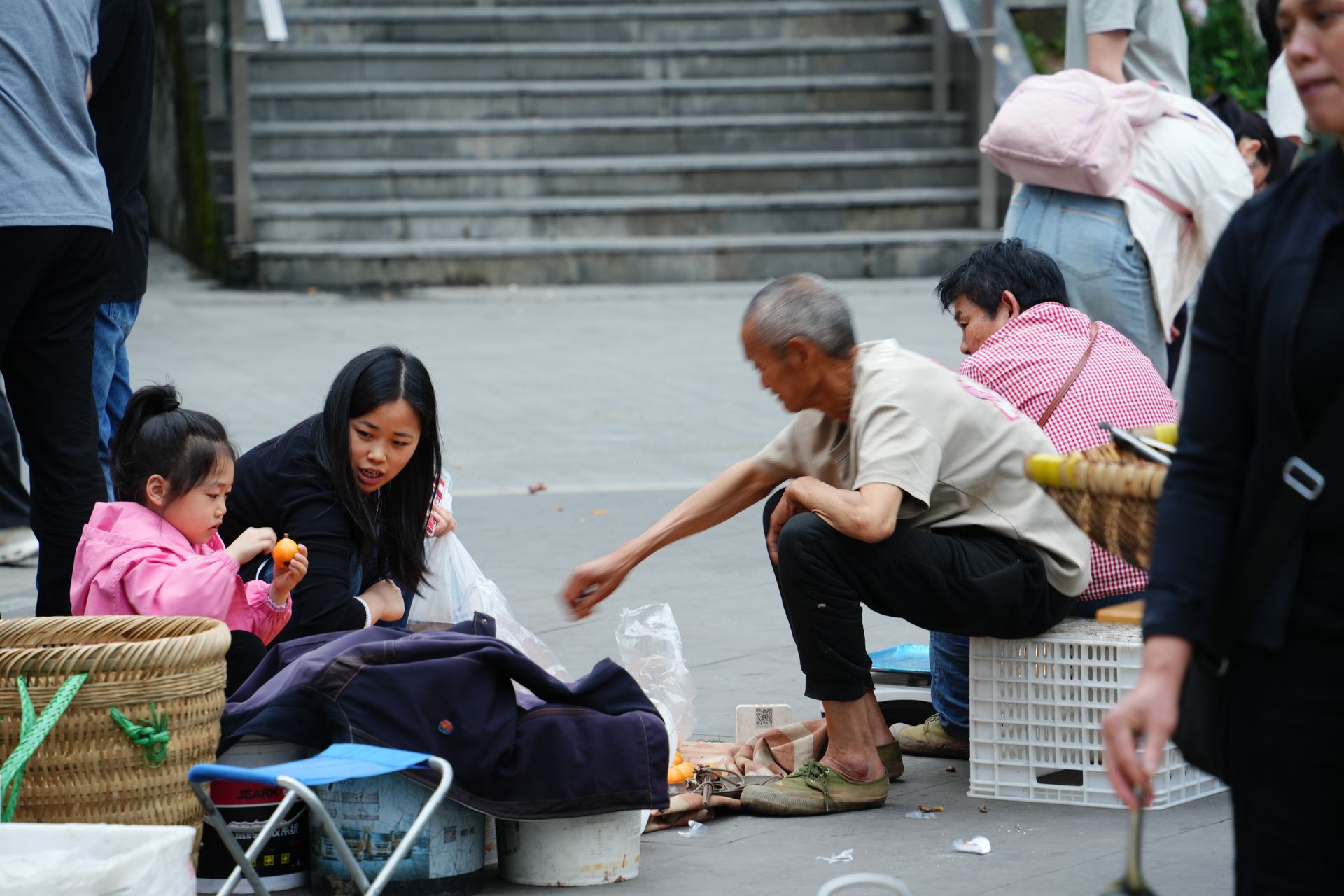 图12 摆摊的商贩